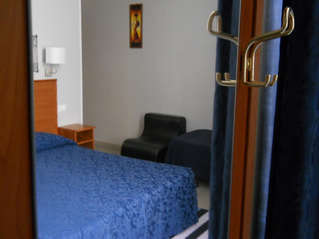 Готель Domus Roxy Рим Номер фото